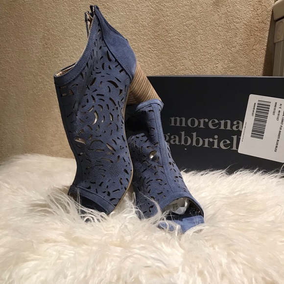 Heels - Picture 3 of 3